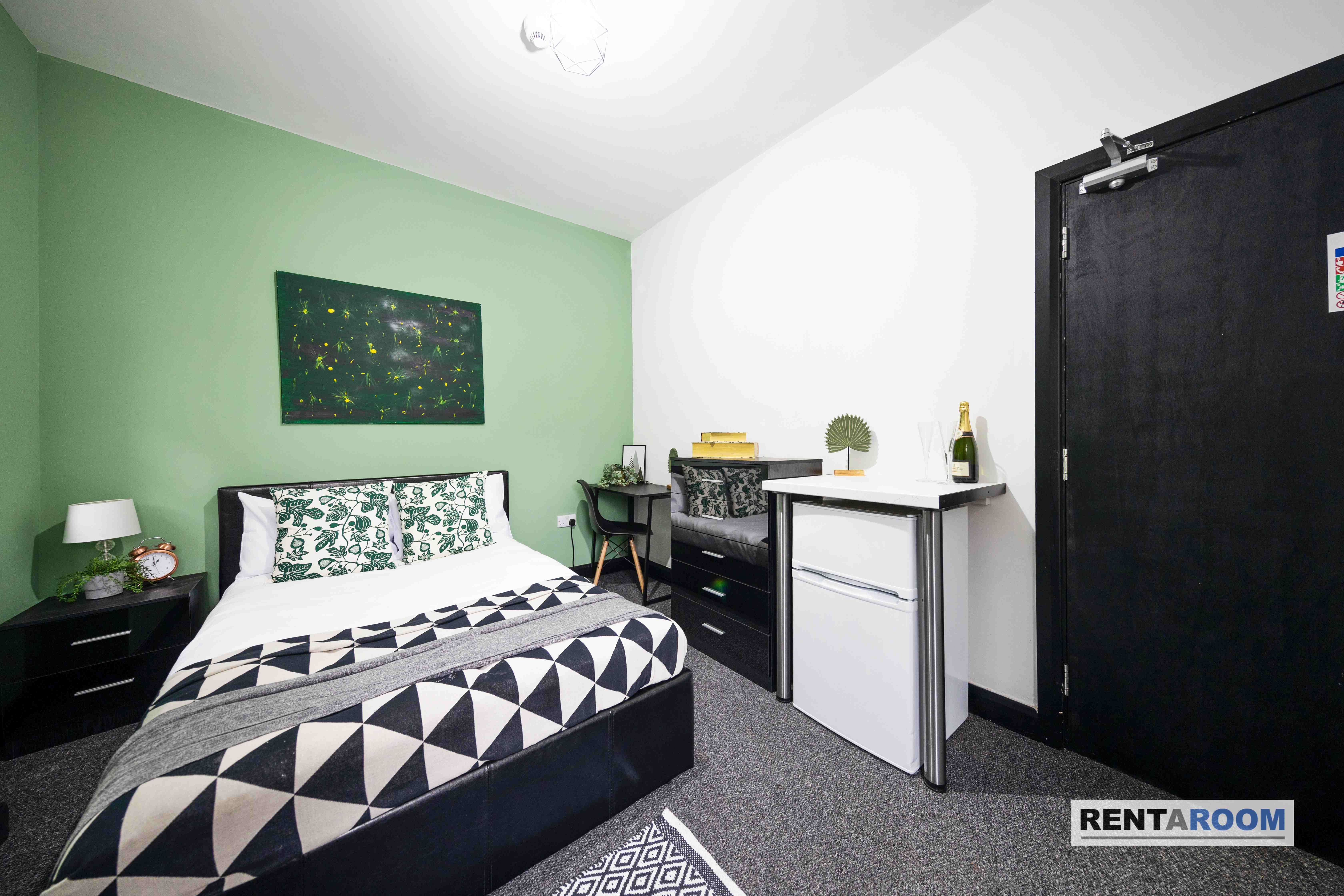 Manor Court Road, Nuneaton, CV11 5HG