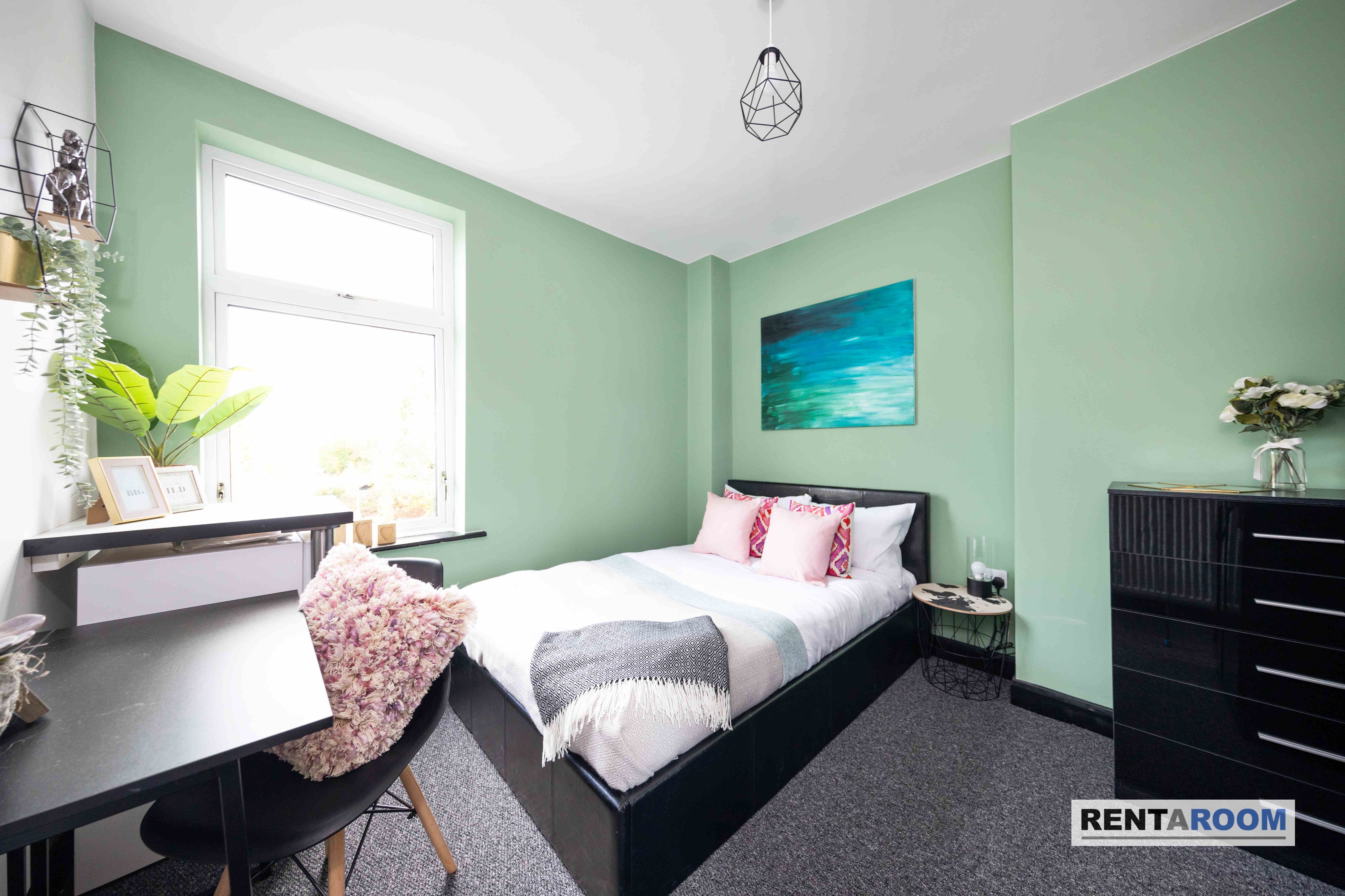 Manor Court Road, Nuneaton, CV11 5HG