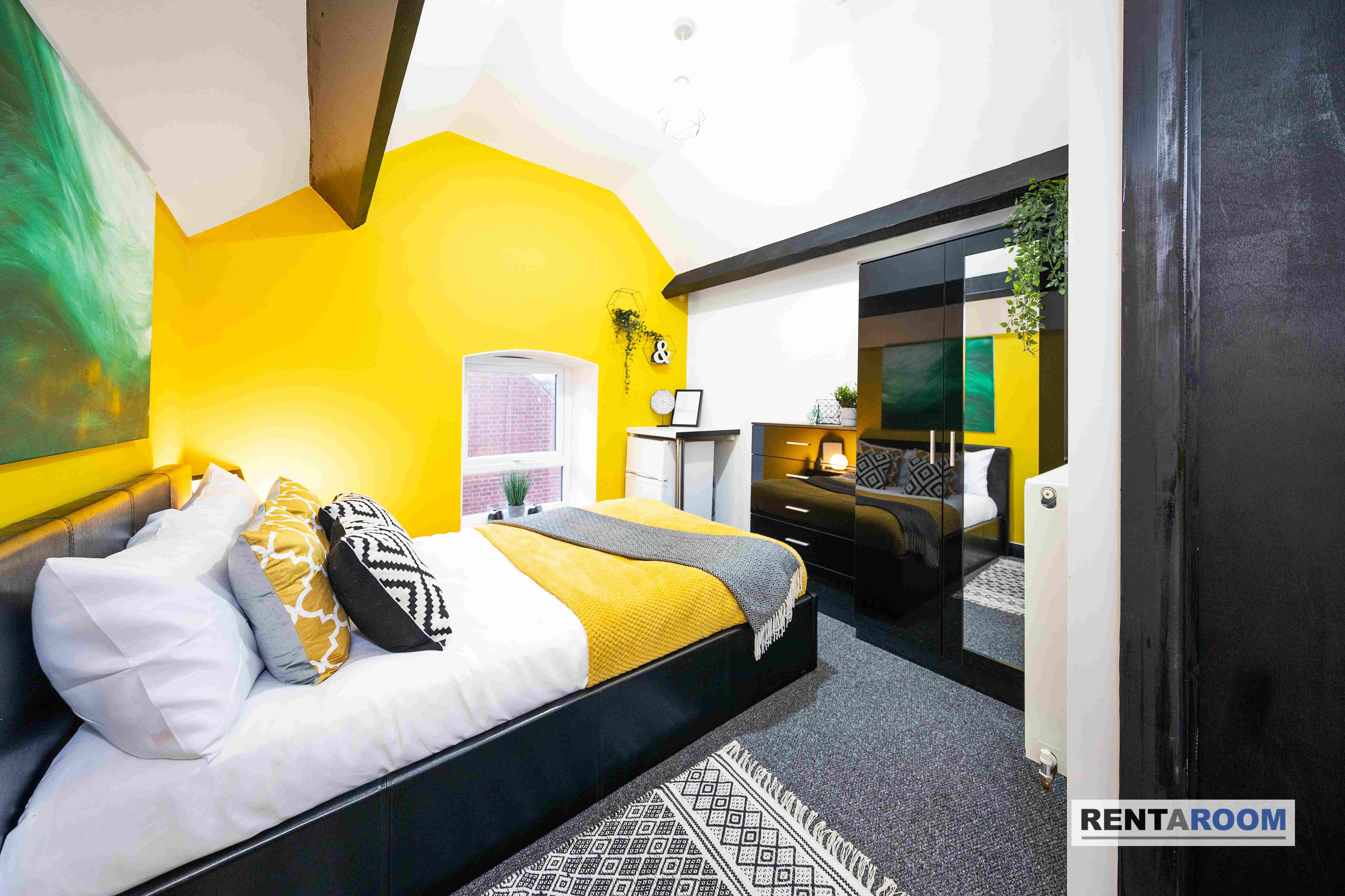 Manor Court Road, Nuneaton, CV11 5HG RENT A ROOM