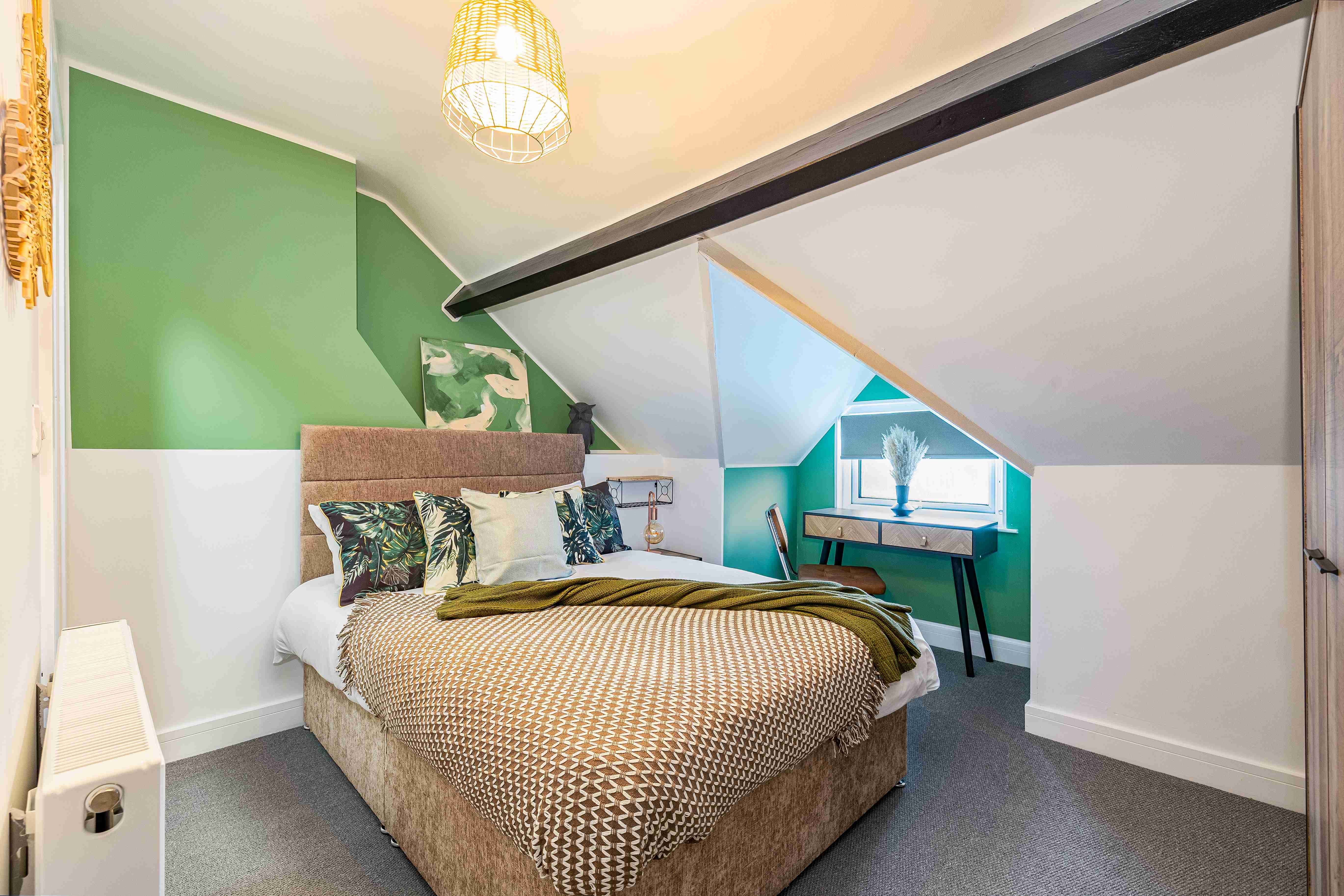 Queens Road, Hinckley, LE10 1EF